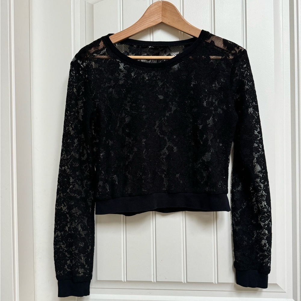 H&M Black Floral Lace Long Sleeved Crop Top. Size M
